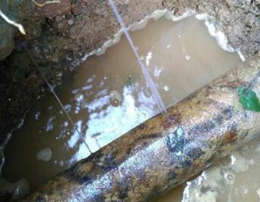 迁西楼顶渗水维修公司分享下地暖漏水的原因及检测方法。